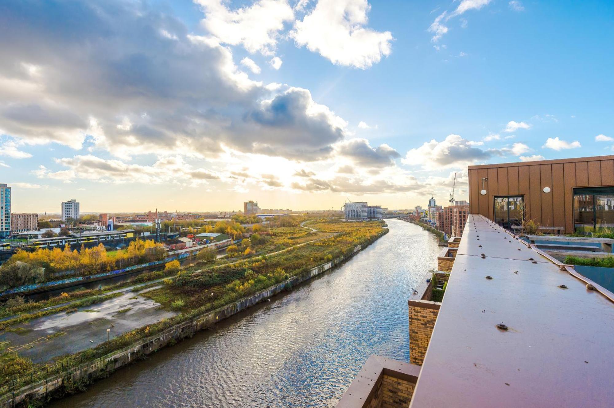 Waterhouse Suite: Modern 2-Bed in Manchester City Centre Exterior photo