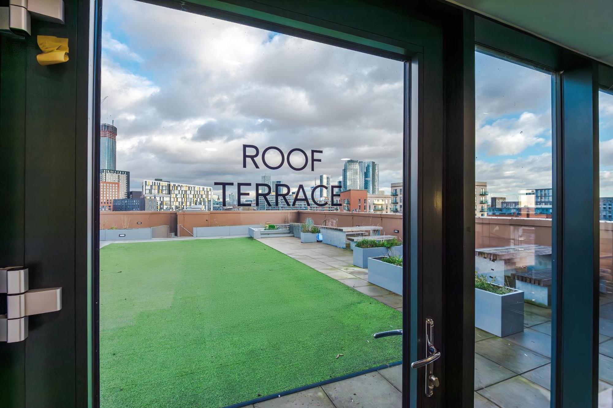 Waterhouse Suite: Modern 2-Bed in Manchester City Centre Exterior photo